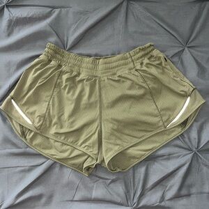 Lululemon 2.5 inch Hotty Hot Shorts